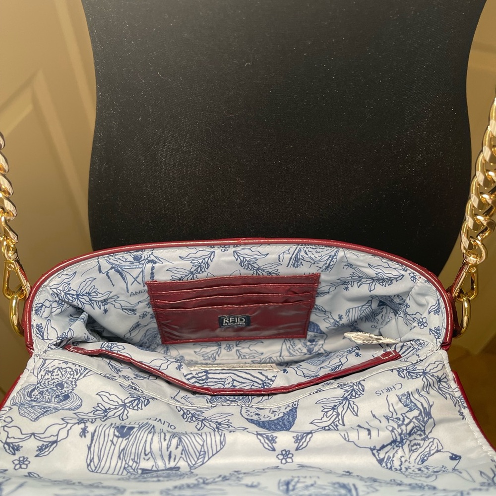 NEW W/OUT TAGS Oliver Thomas Quilted Burgundy/Merlot Crossbody with Gold Chain - Picture 6 of 9